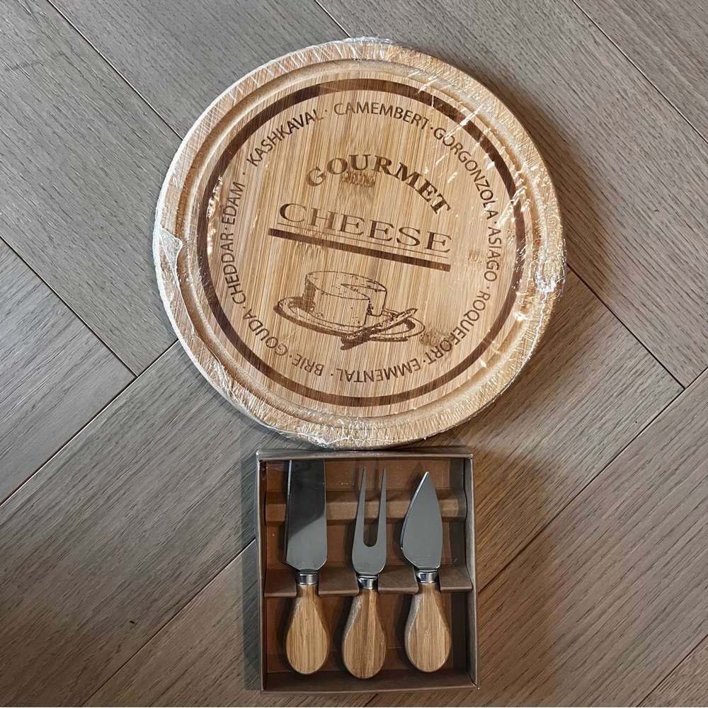 WOODEN CHEESE BOARD AND CHEESE KNIVE SET
- Gourmet Cheese Board Set with Knives